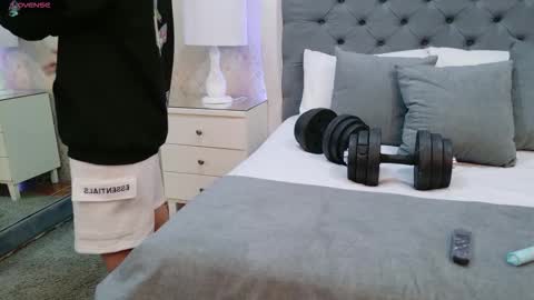 Zoe Krug online show from January 7, 7:08 pm