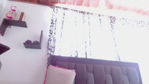 zoemi online show from June 3, 6:24 pm