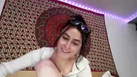 zoepleasing online show from March 8, 7:49 am