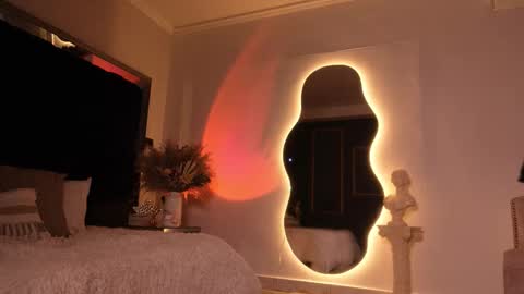 zoevidal_ online show from November 6, 12:08 pm