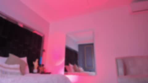 zoevidal_ online show from September 11, 12:17 pm