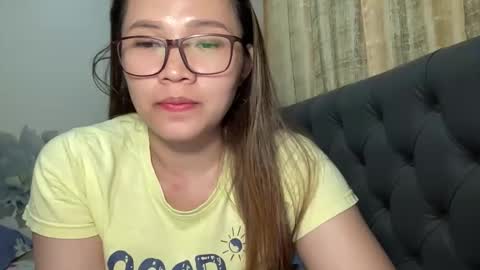 zoey_foryou online show from April 28, 1:48 pm