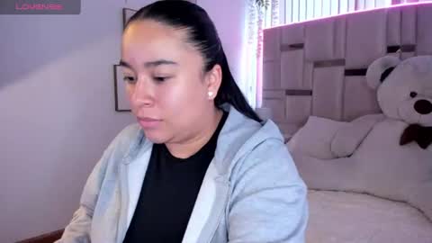 zoey thommpson online show from July 2, 9:09 pm