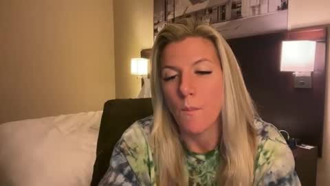 Zoeydanner online show from January 15, 4:05 pm