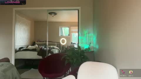 Zoeydanner online show from January 7, 8:52 pm