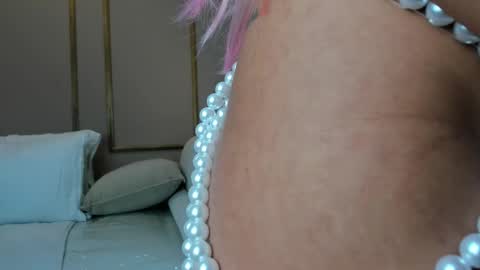 Z O E online show from December 3, 11:55 am