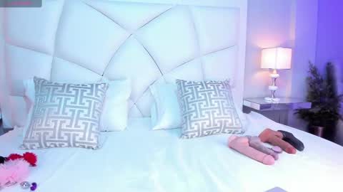 Z O E online show from March 1, 11:39 am