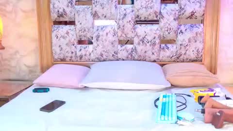 zoley  online show from January 9, 3:12 am