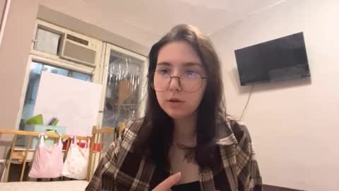 Hello My name is Lia  im new model here and welcome to little world online show from November 13, 10:40 am