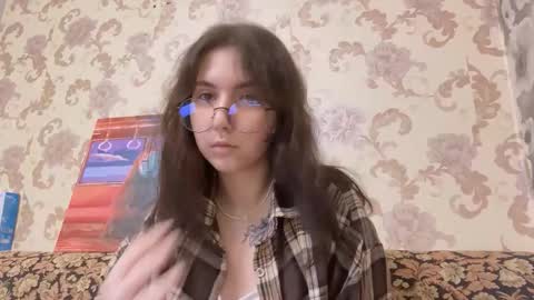 Hello My name is Lia  im new model here and welcome to little world online show from November 17, 9:12 am