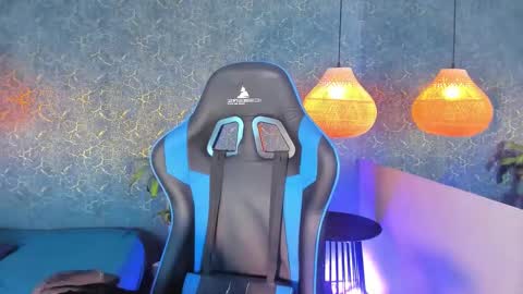 Zoe And Frienda online show from December 3, 2:56 am