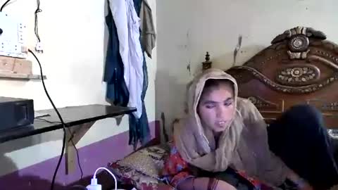 zoyakhan803 online show from July 14, 10:32 am