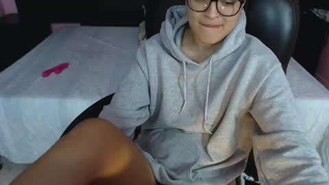 Suki online show from March 6, 9:36 am