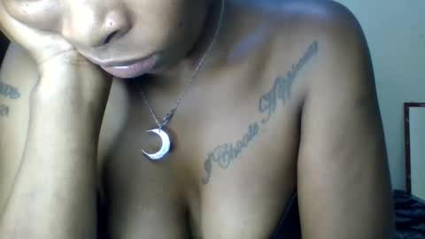 zurivelvetstudio online show from April 20, 7:06 pm