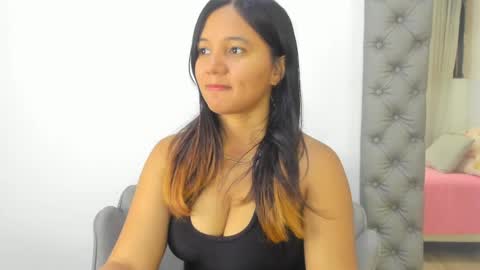 Im Zusan My schedule is from 1030pm to 430 am colombian time online show from May 25, 3:34 am