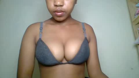 zyraelle_01 online show from June 12, 3:11 pm