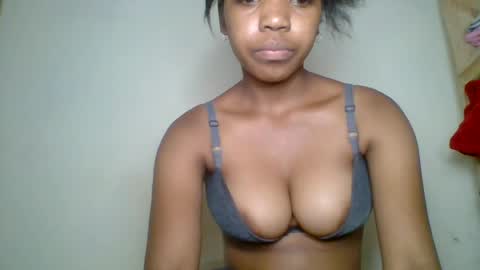 zyraelle_01 online show from June 13, 6:40 pm